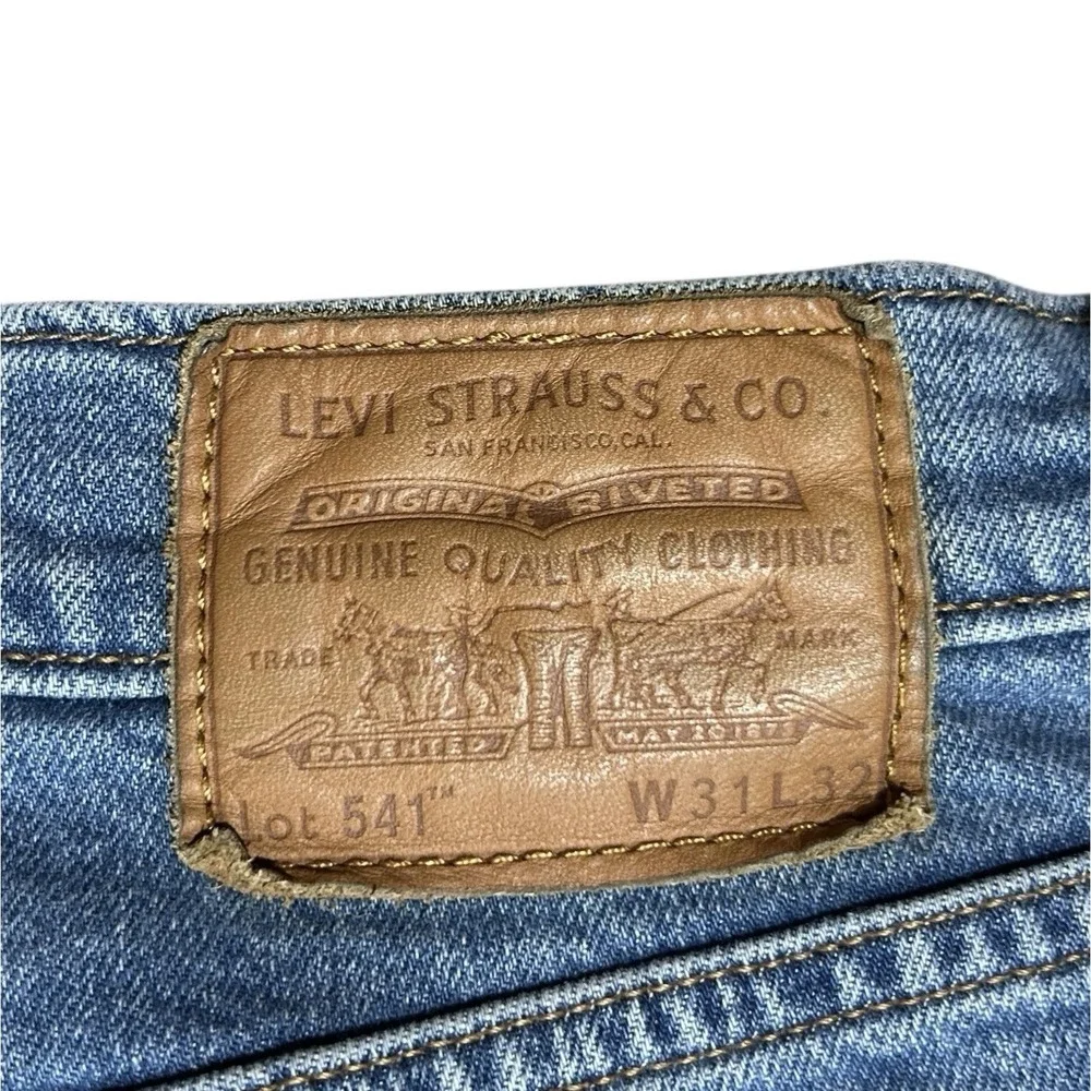 LEVI'S 541 Athletic Taper Jeans Mens 31x32 Premium Stretch Medium Wash Denim